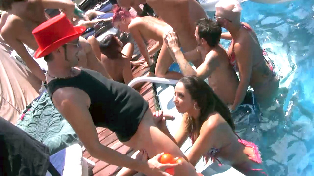 Hoge-ass Poolparty Orgy from the Before Times