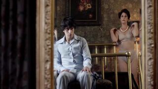 Fucking the cougar milf during vacation