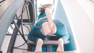 Sexy girl in tight jeans fucks her huge ass